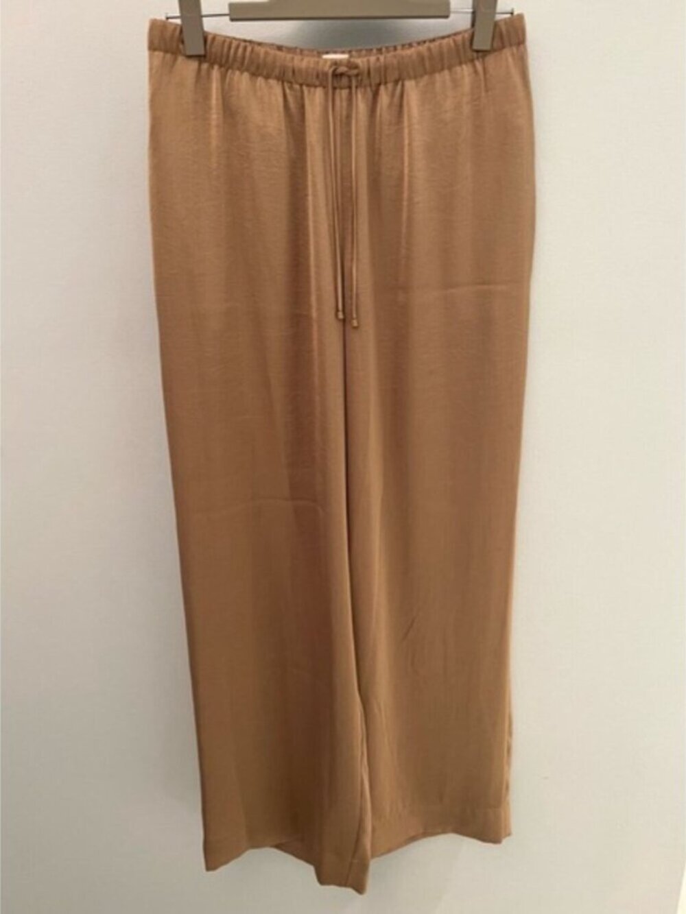 Aritzia Wilfred SET Toccata Satin Pant & Beso Satin Shirt Gold Camel Medium - Picture 7 of 10